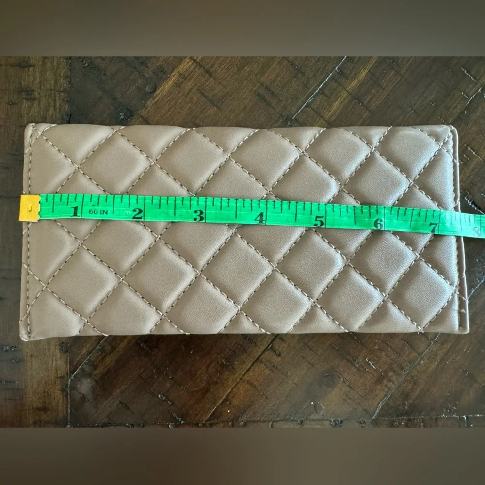 NWT Badgley Mischka Diamond Quilting Wallet in Taupe